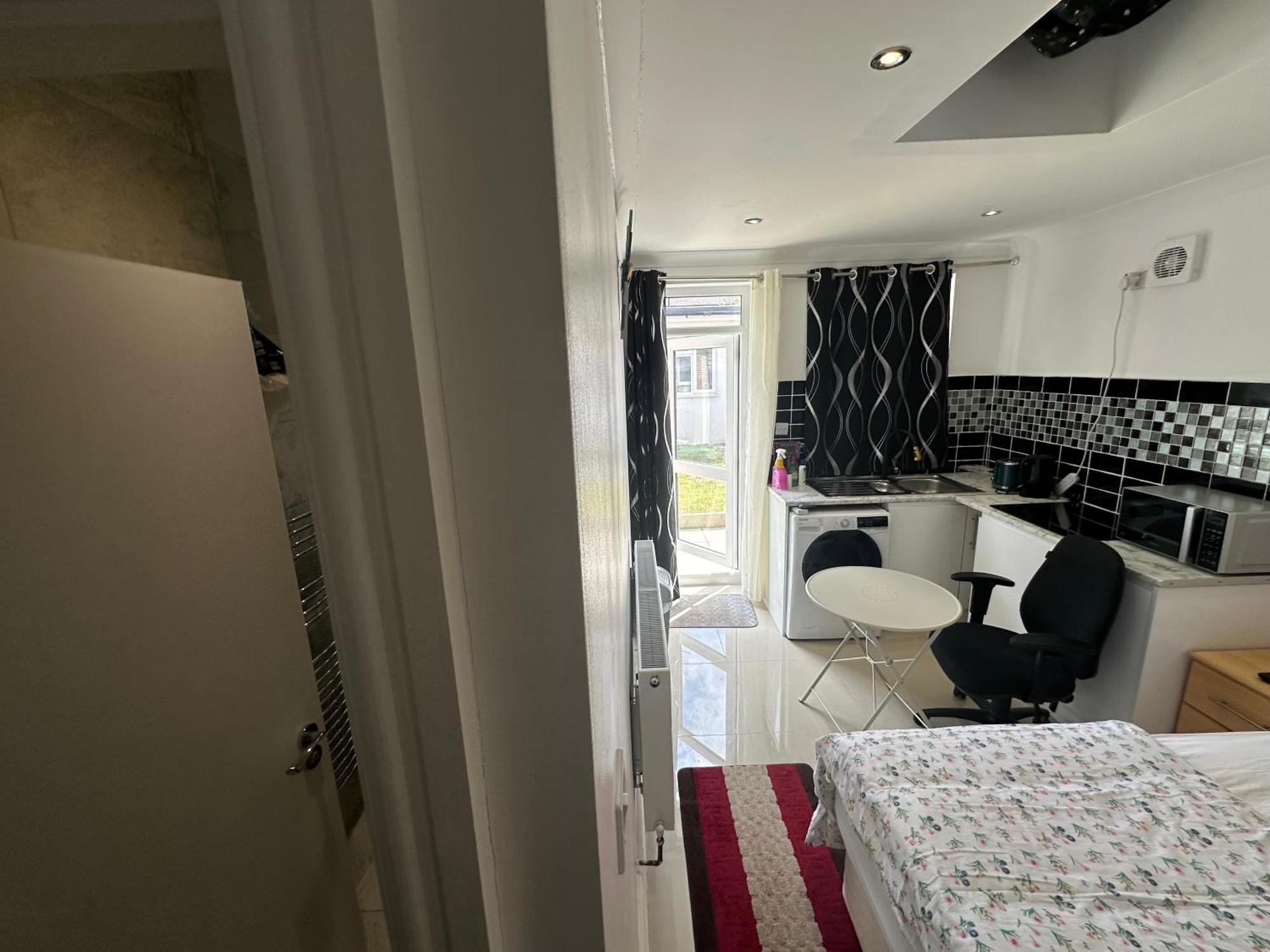 Luxury Ensuite Studio In Crayford Dartford Bexley London With Full Kitchen And Side Garden Alleyway Entrance Erith Ngoại thất bức ảnh