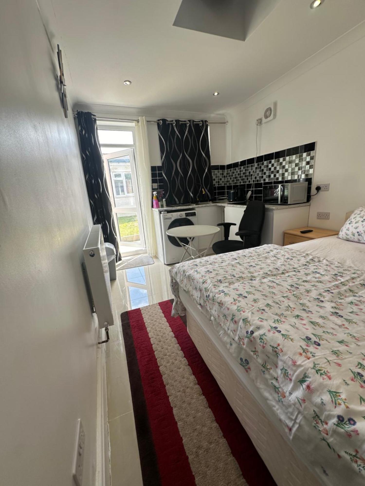 Luxury Ensuite Studio In Crayford Dartford Bexley London With Full Kitchen And Side Garden Alleyway Entrance Erith Ngoại thất bức ảnh