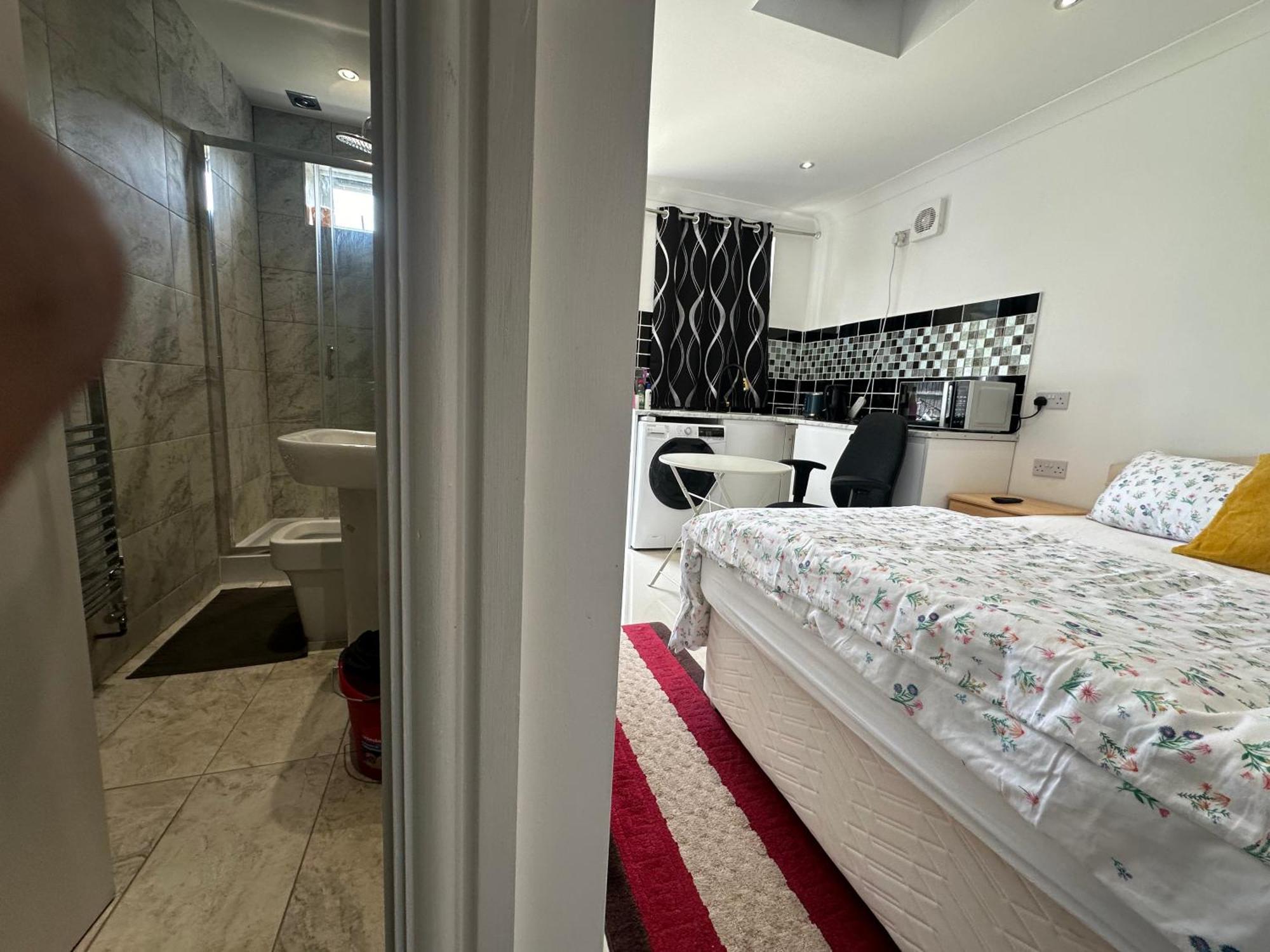 Luxury Ensuite Studio In Crayford Dartford Bexley London With Full Kitchen And Side Garden Alleyway Entrance Erith Ngoại thất bức ảnh