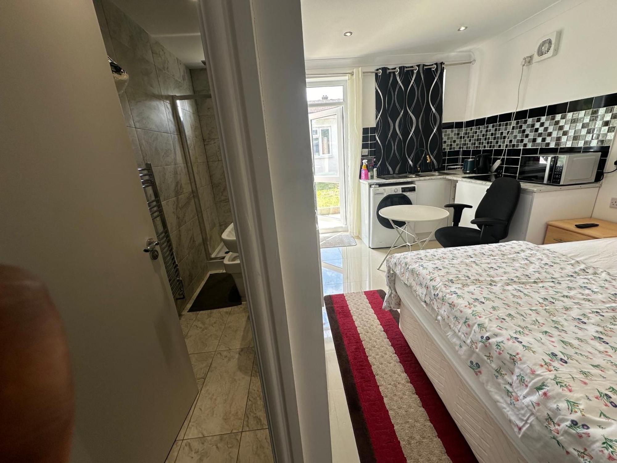Luxury Ensuite Studio In Crayford Dartford Bexley London With Full Kitchen And Side Garden Alleyway Entrance Erith Ngoại thất bức ảnh