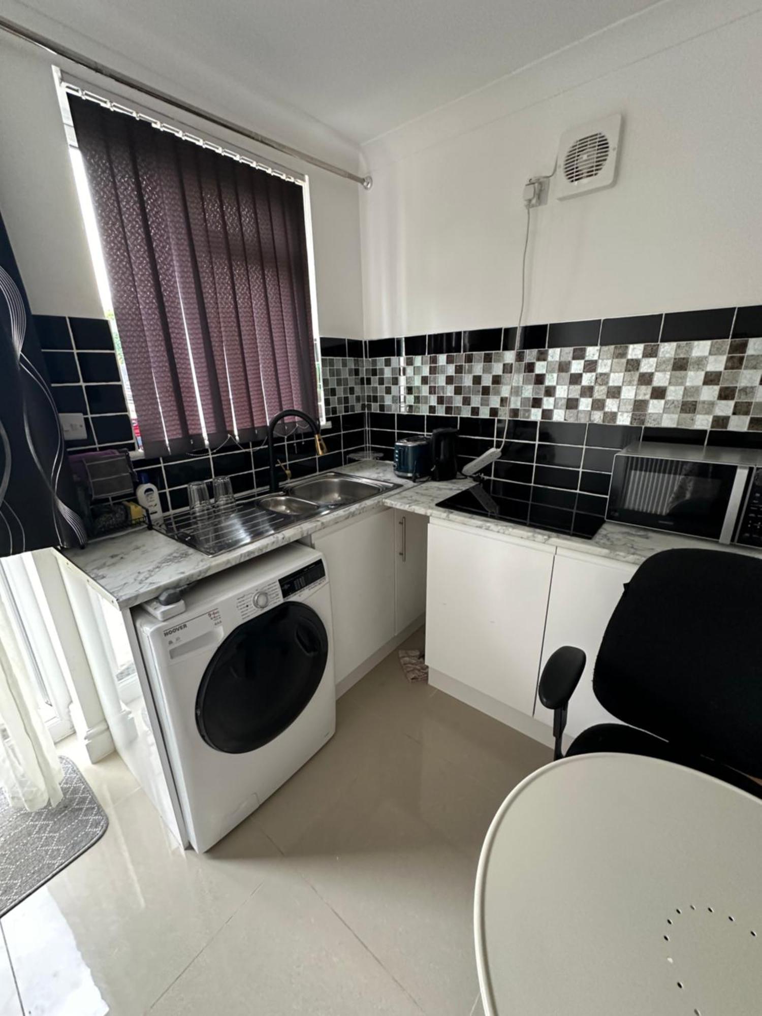 Luxury Ensuite Studio In Crayford Dartford Bexley London With Full Kitchen And Side Garden Alleyway Entrance Erith Ngoại thất bức ảnh