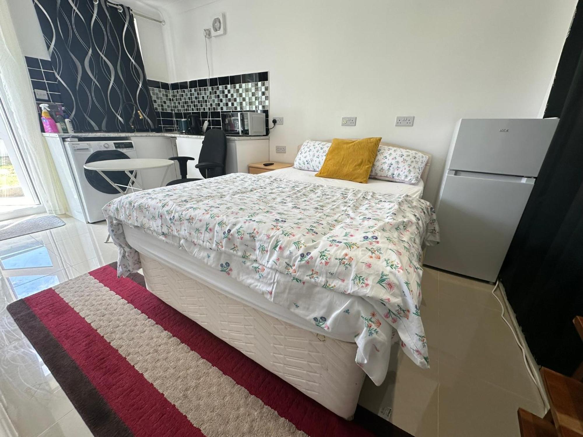 Luxury Ensuite Studio In Crayford Dartford Bexley London With Full Kitchen And Side Garden Alleyway Entrance Erith Ngoại thất bức ảnh