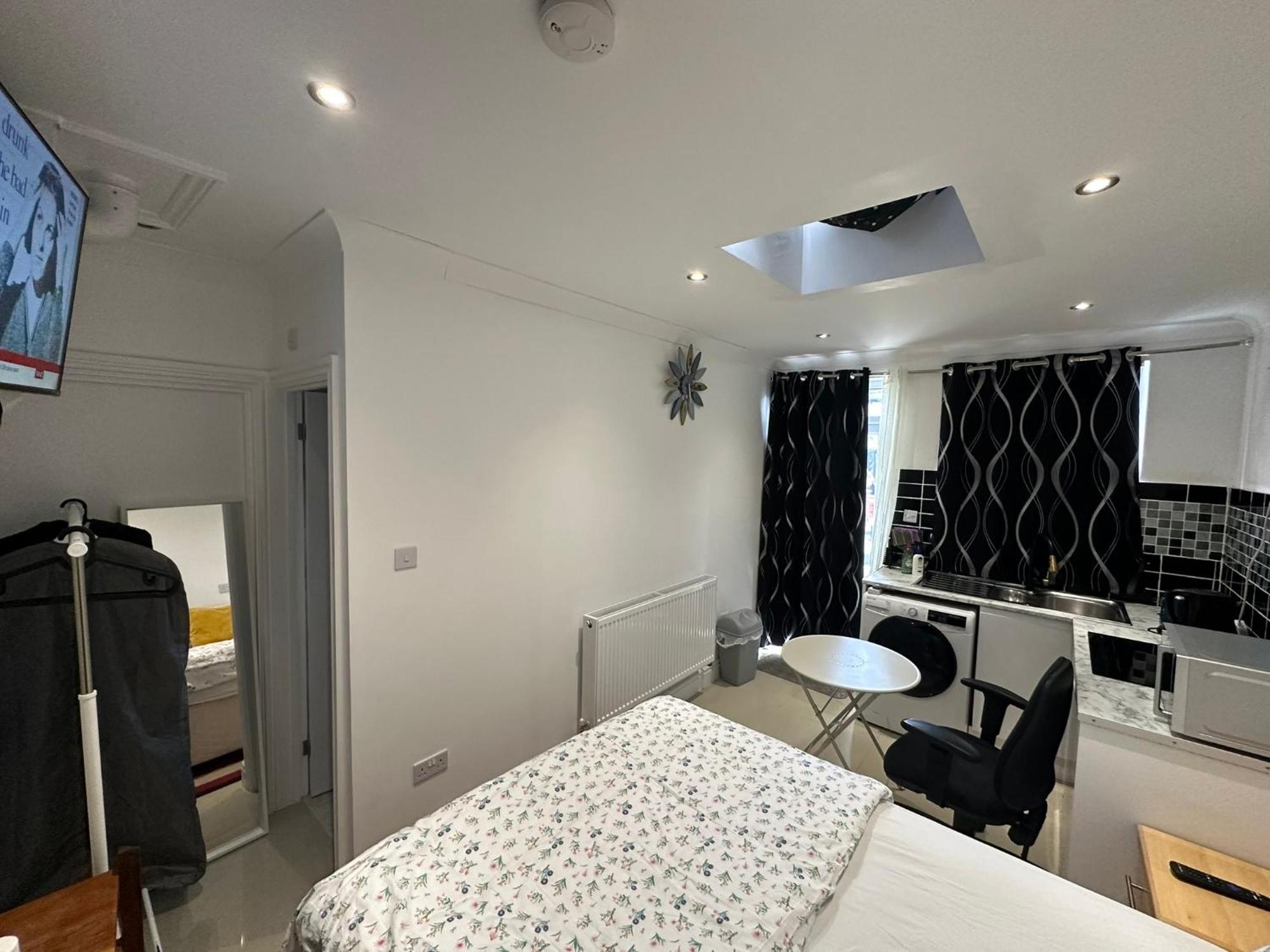 Luxury Ensuite Studio In Crayford Dartford Bexley London With Full Kitchen And Side Garden Alleyway Entrance Erith Ngoại thất bức ảnh