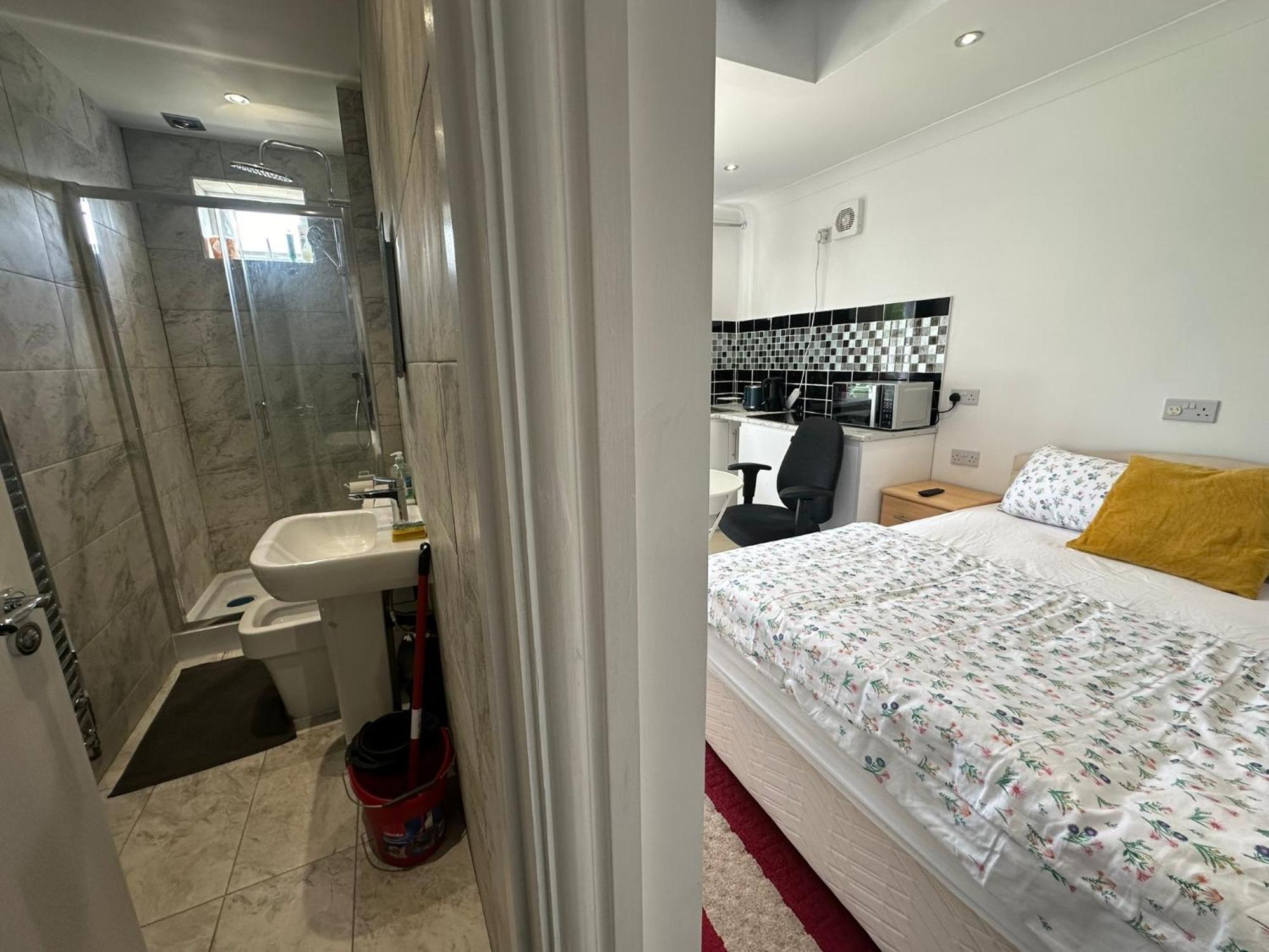 Luxury Ensuite Studio In Crayford Dartford Bexley London With Full Kitchen And Side Garden Alleyway Entrance Erith Ngoại thất bức ảnh