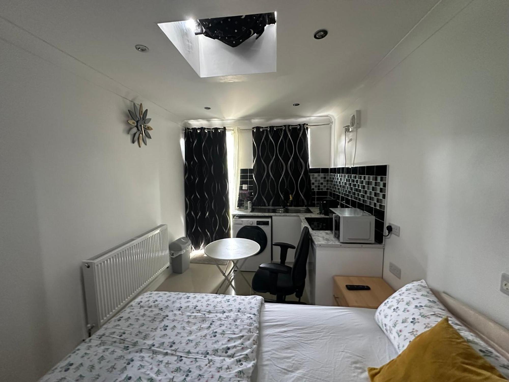 Luxury Ensuite Studio In Crayford Dartford Bexley London With Full Kitchen And Side Garden Alleyway Entrance Erith Ngoại thất bức ảnh