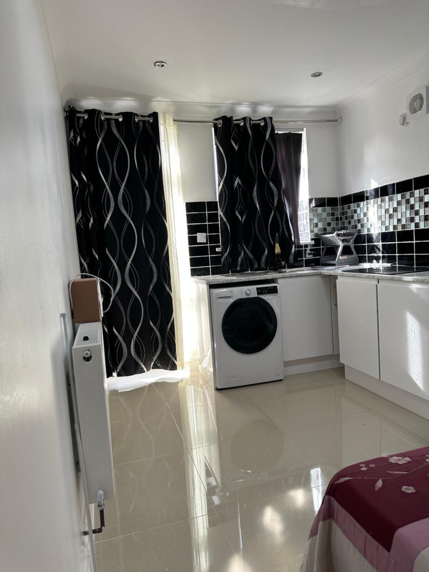 Luxury Ensuite Studio In Crayford Dartford Bexley London With Full Kitchen And Side Garden Alleyway Entrance Erith Ngoại thất bức ảnh