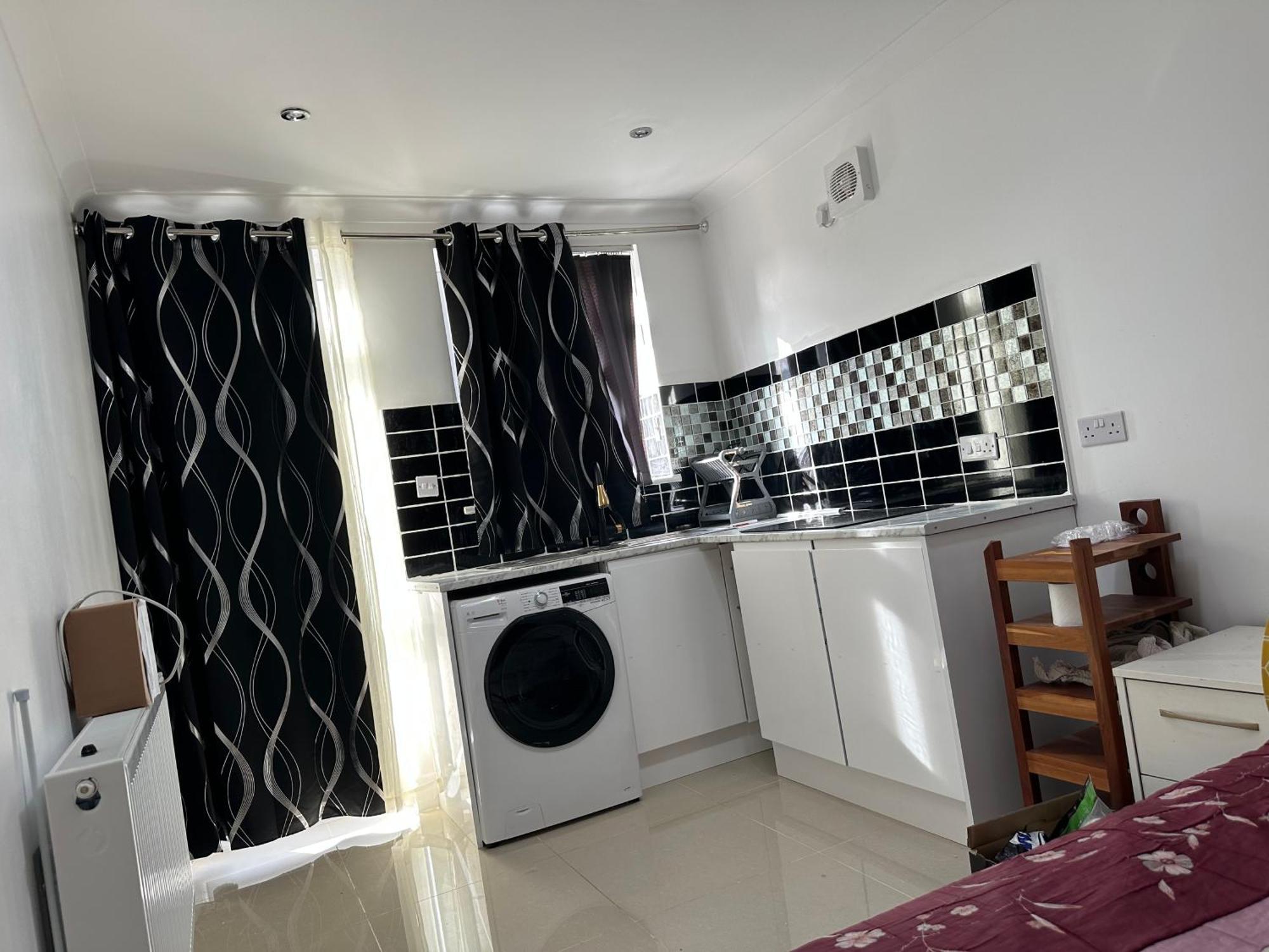 Luxury Ensuite Studio In Crayford Dartford Bexley London With Full Kitchen And Side Garden Alleyway Entrance Erith Ngoại thất bức ảnh