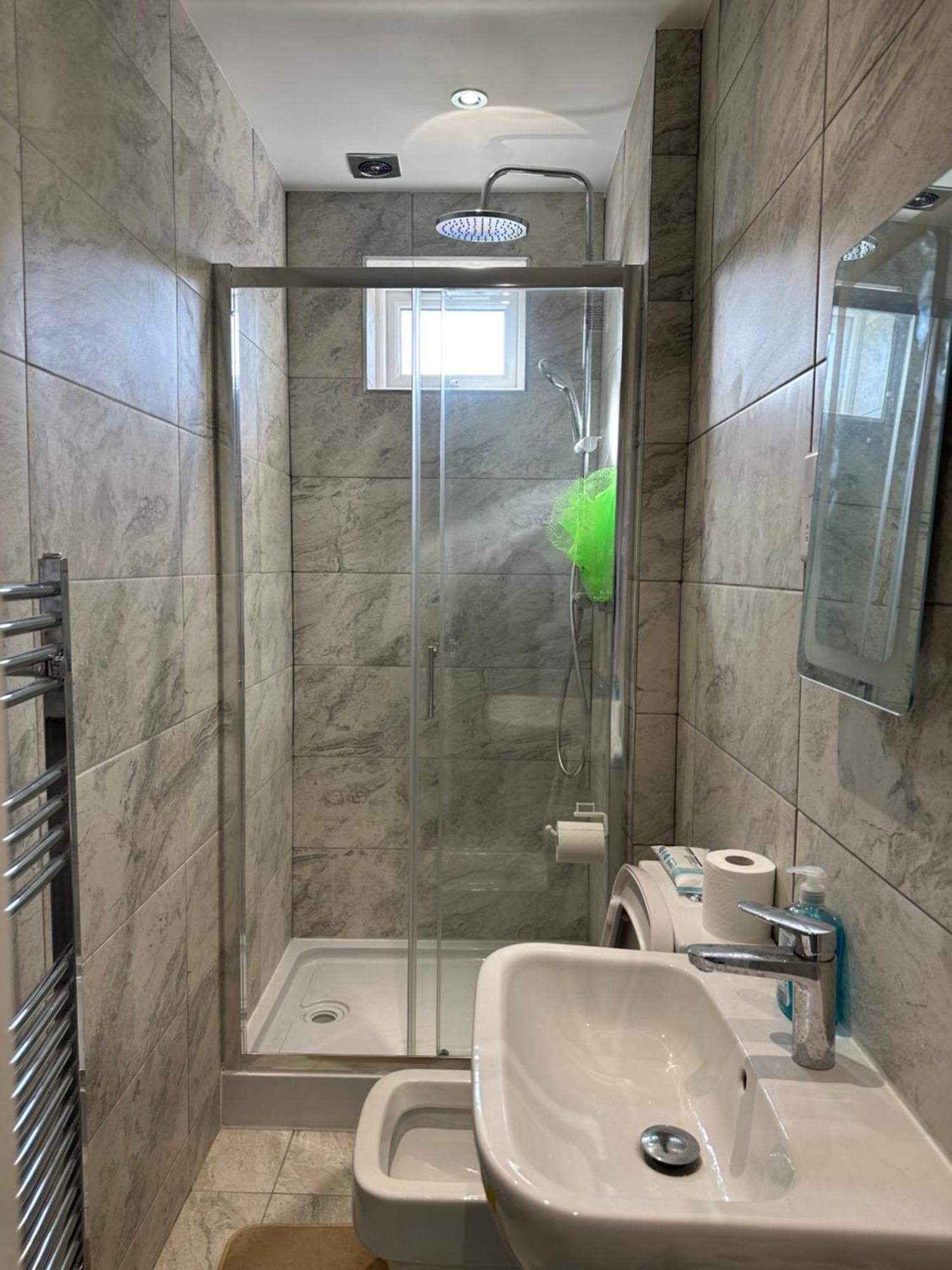 Luxury Ensuite Studio In Crayford Dartford Bexley London With Full Kitchen And Side Garden Alleyway Entrance Erith Ngoại thất bức ảnh