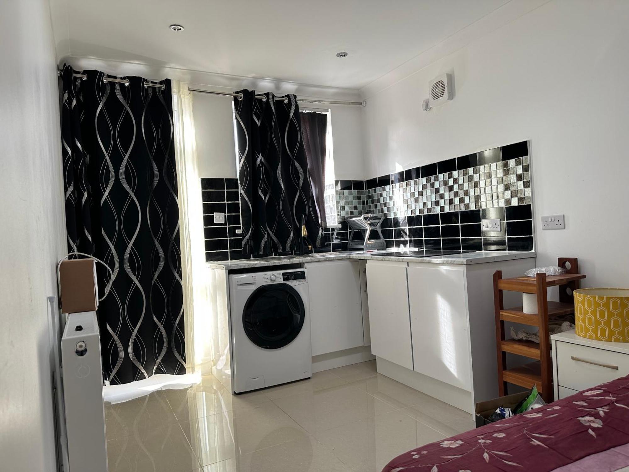 Luxury Ensuite Studio In Crayford Dartford Bexley London With Full Kitchen And Side Garden Alleyway Entrance Erith Ngoại thất bức ảnh