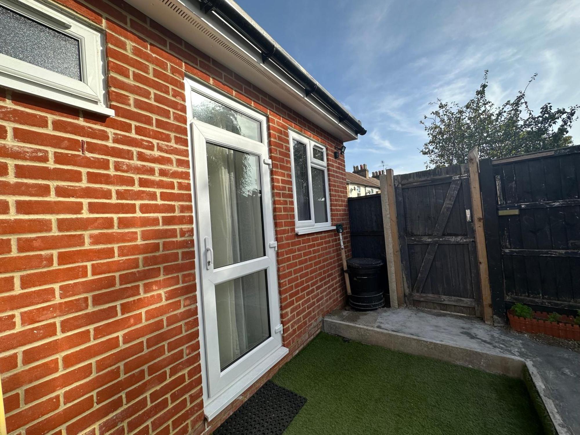 Luxury Ensuite Studio In Crayford Dartford Bexley London With Full Kitchen And Side Garden Alleyway Entrance Erith Ngoại thất bức ảnh