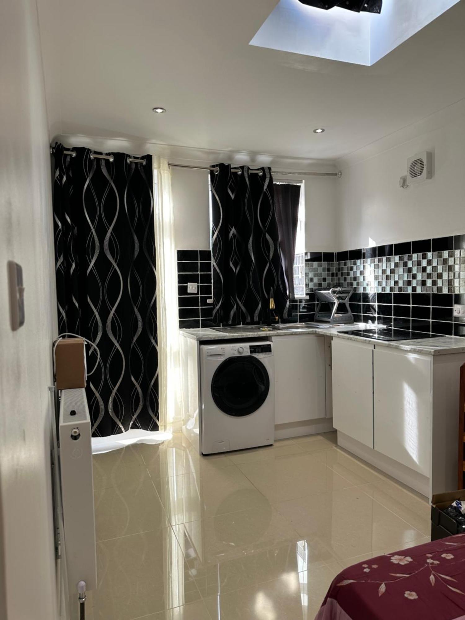 Luxury Ensuite Studio In Crayford Dartford Bexley London With Full Kitchen And Side Garden Alleyway Entrance Erith Ngoại thất bức ảnh