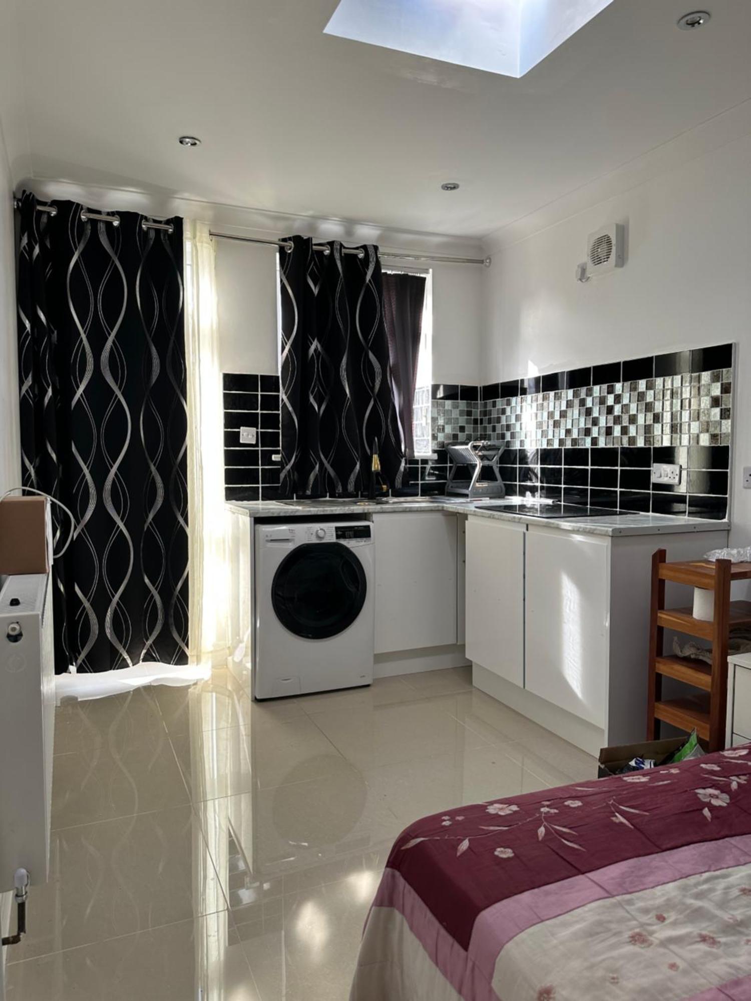 Luxury Ensuite Studio In Crayford Dartford Bexley London With Full Kitchen And Side Garden Alleyway Entrance Erith Ngoại thất bức ảnh