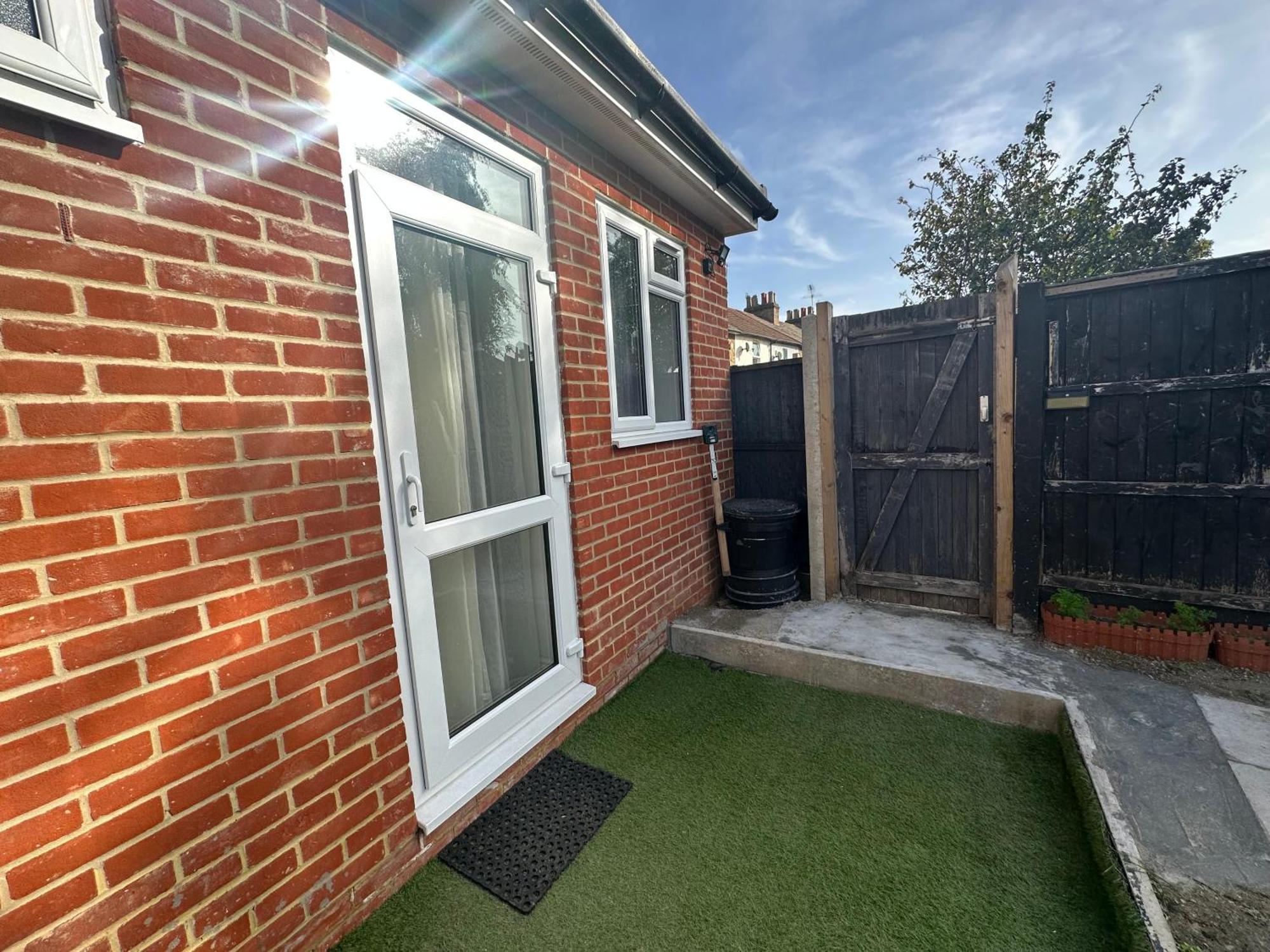 Luxury Ensuite Studio In Crayford Dartford Bexley London With Full Kitchen And Side Garden Alleyway Entrance Erith Ngoại thất bức ảnh
